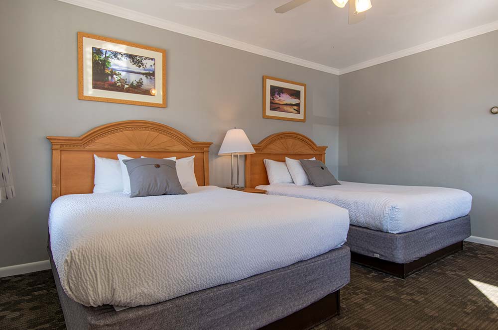 2 Queen beds in motel room
